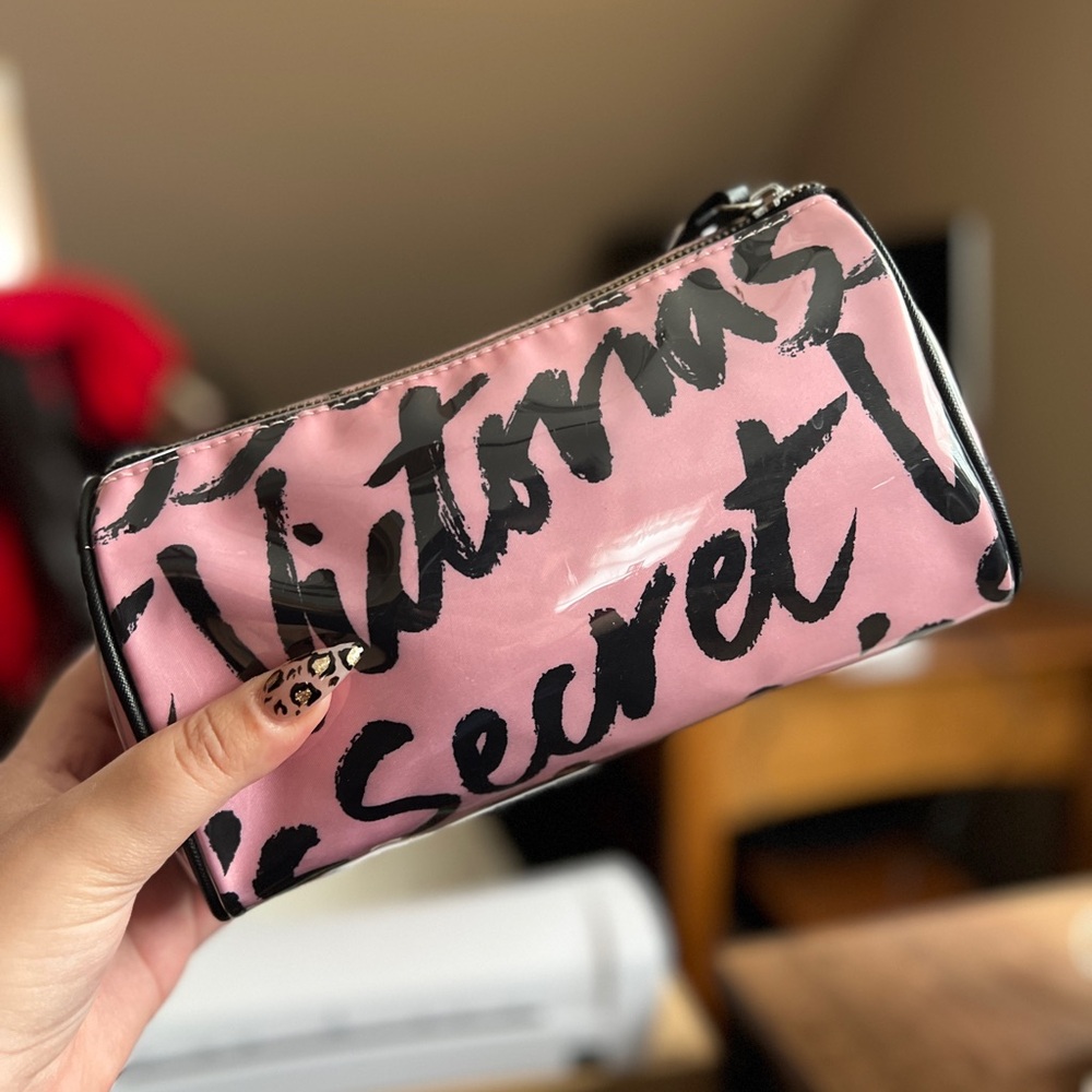 VICTORIA'S SECRET LARGE PINK SIGNATURE LOGO BEAUTY COSMETIC TRAVEL CASE BAG